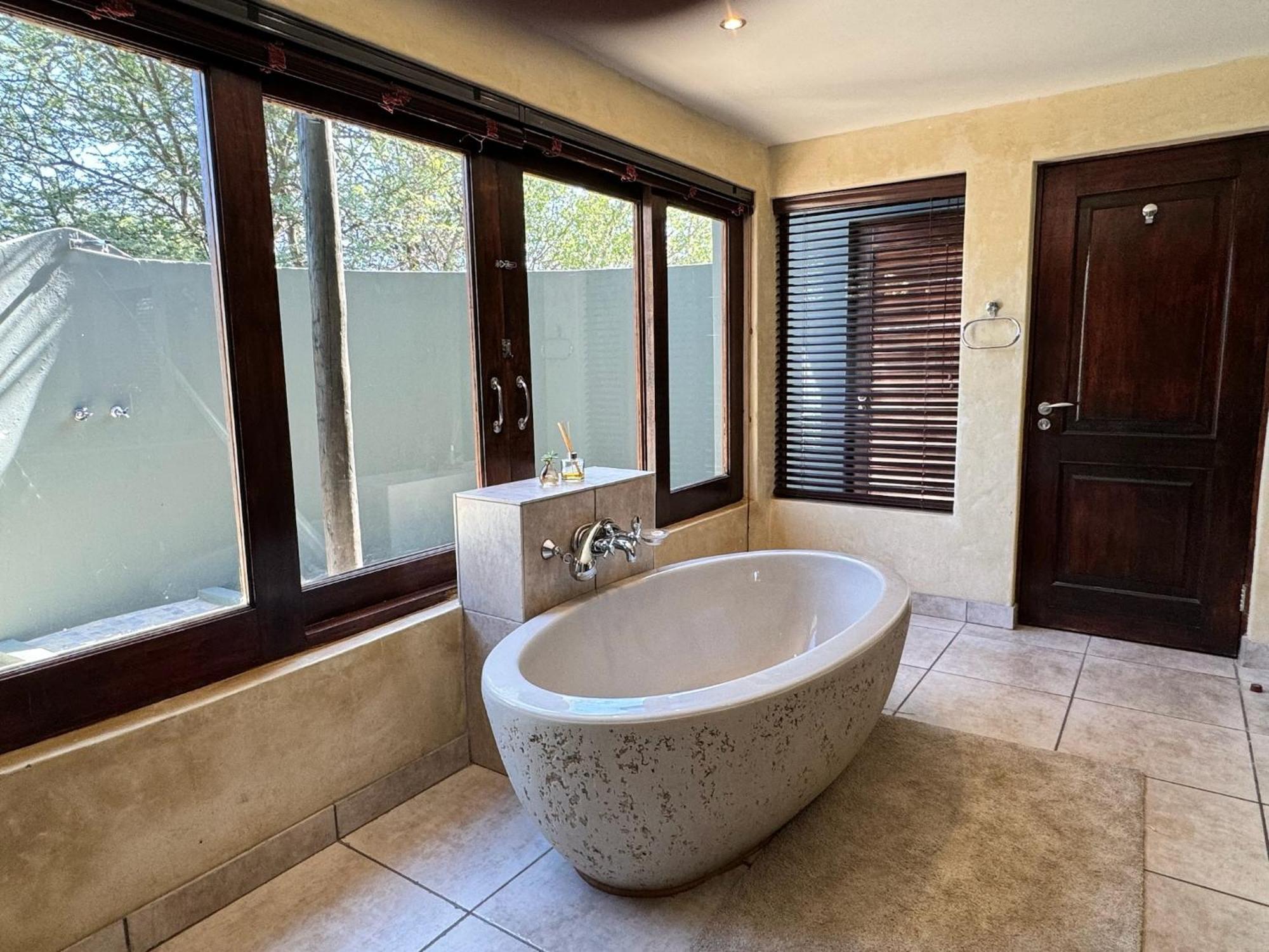 Pangolin Game Lodge - Self Catering, Incl 2 Game Drives Per Day Matlhagame Екстериор снимка